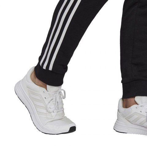 Spodnie adidas Essentials Tapered Cuff 3 Stripes M GK8831